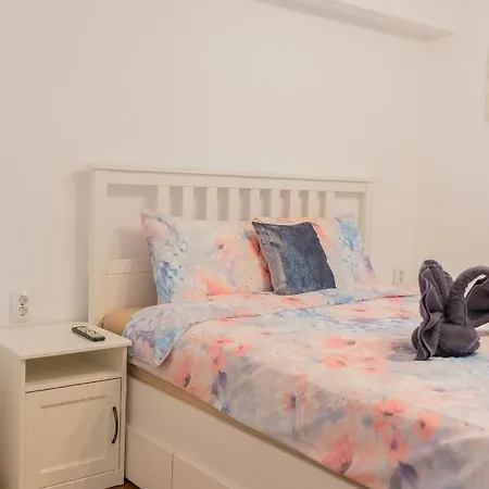 Cozy & Spacious 2br With Netflix Bucarest