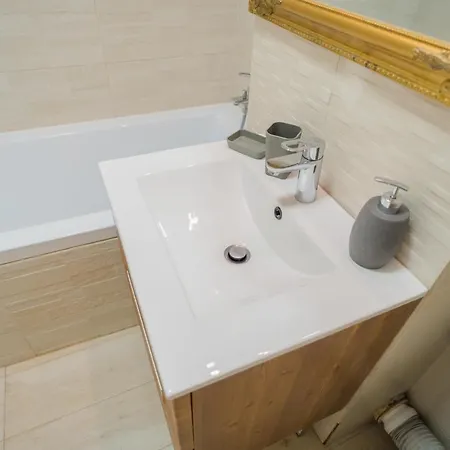 Apartment Cozy & Spacious 2br With Netflix Bucharest