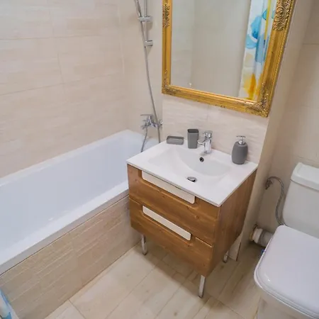Apartment Cozy & Spacious 2br With Netflix Bucharest