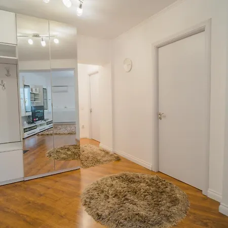 Cozy & Spacious 2br With Netflix Bucharest