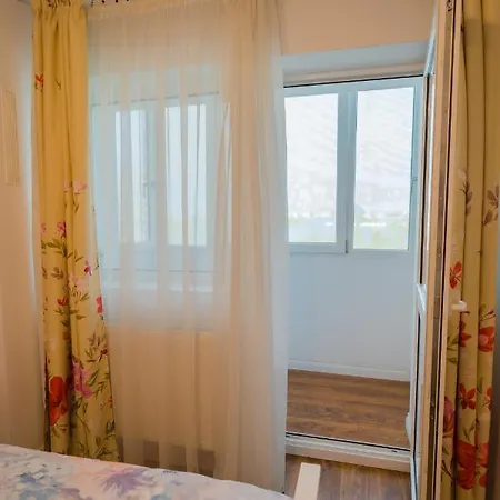 Cozy & Spacious 2br With Netflix Apartment *