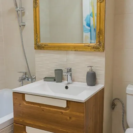 Cozy & Spacious 2br With Netflix Bucarest